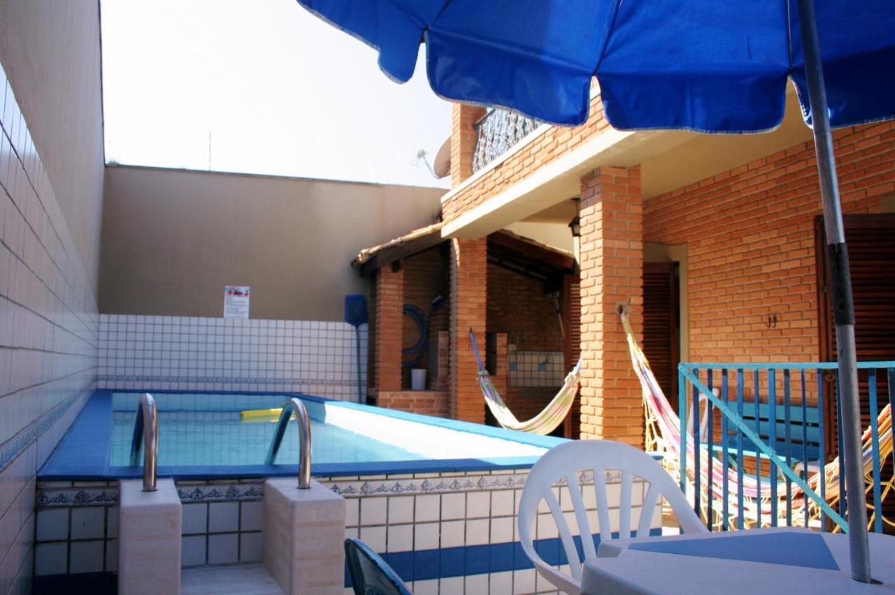 Holiday home Sobrado Com Piscina Em Condomino Fechado A 150 M Da Praia